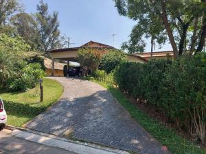 Casa Terrea com 04 quartos no Condominio Nova Higienopolis